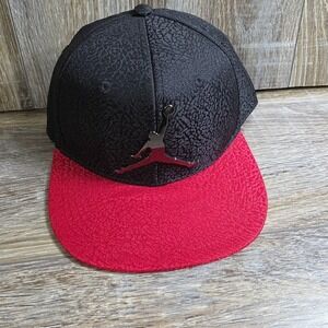 Michael Jordan 'Jumpman' Nike Metal Logo Black Red Hat Cap Snapback YOUTH HAT